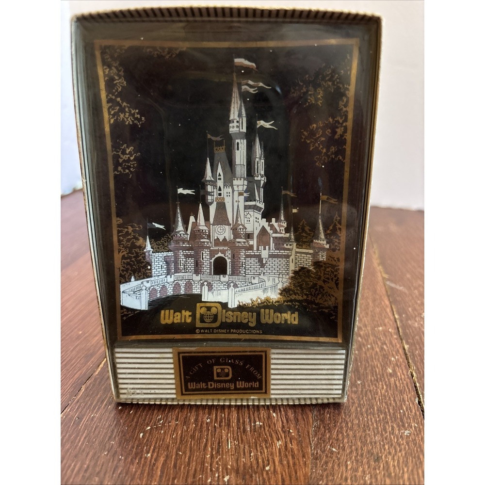 Vintage 4"x 5" Walt Disney World Glass Trinket Dish Gift Tray‎
